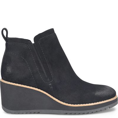 Emeree shown in Black Suede (Black)