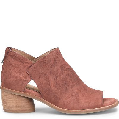 Carleigh shown in Rustic Red (Red)