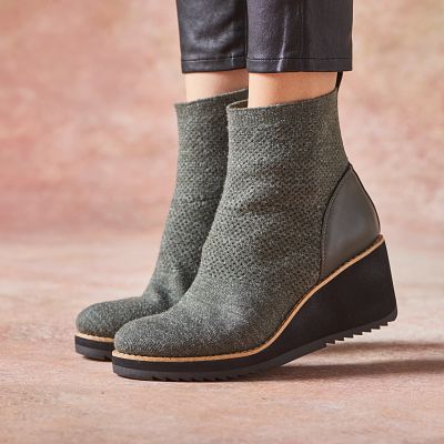 Elaina shown on model 