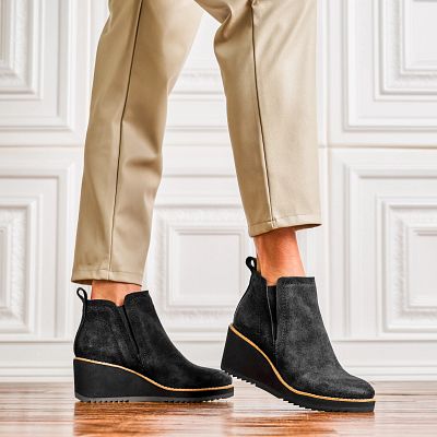 Emeree shown on model 