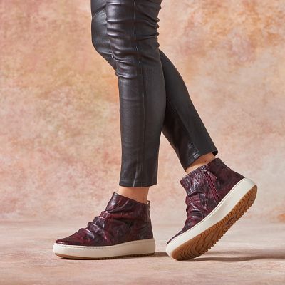 Waydell shown on model 