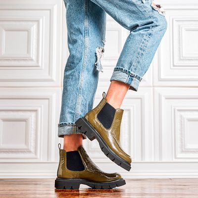 Samira shown on model 